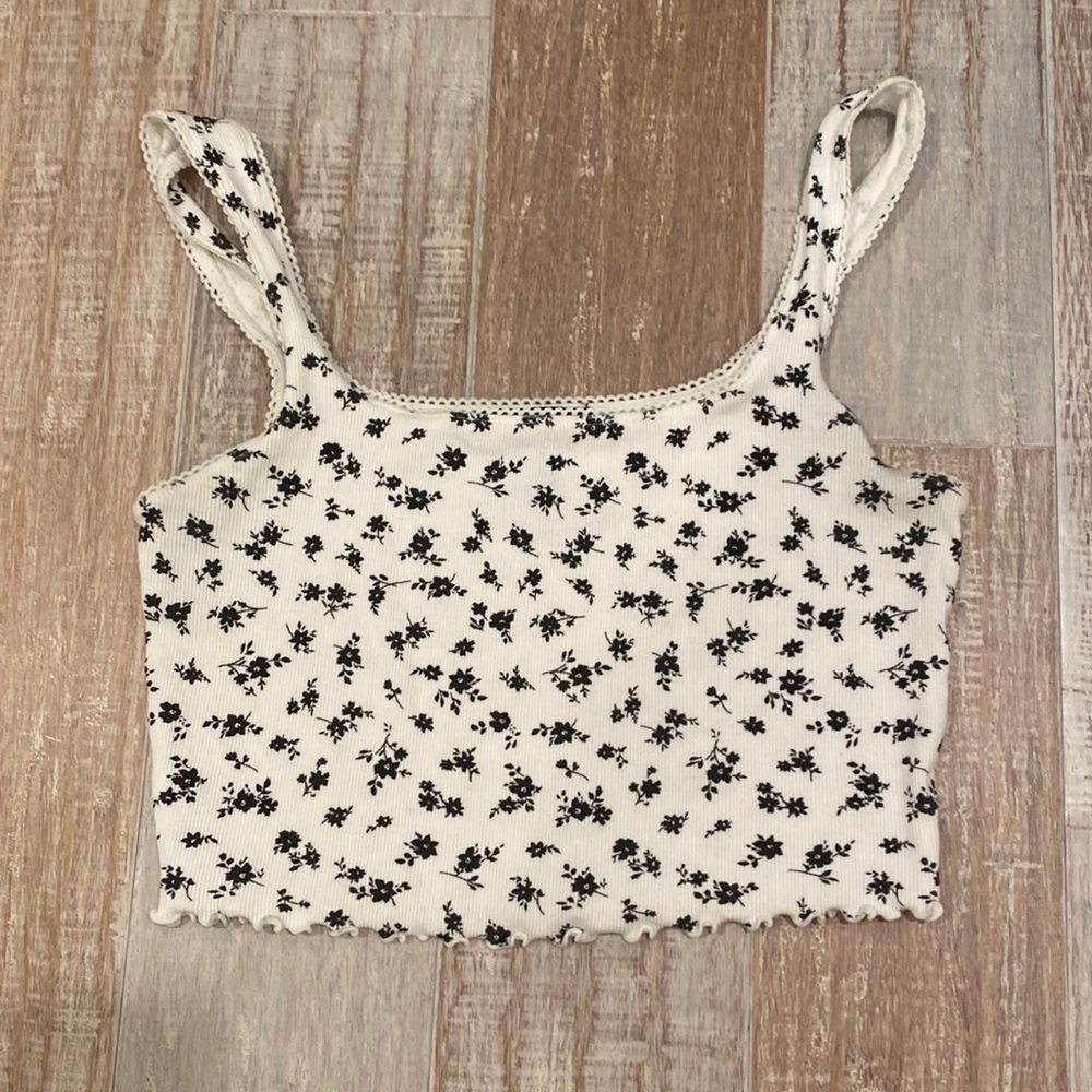 Forever 21 White crop tank with black flower detail - Picture 1 of 1